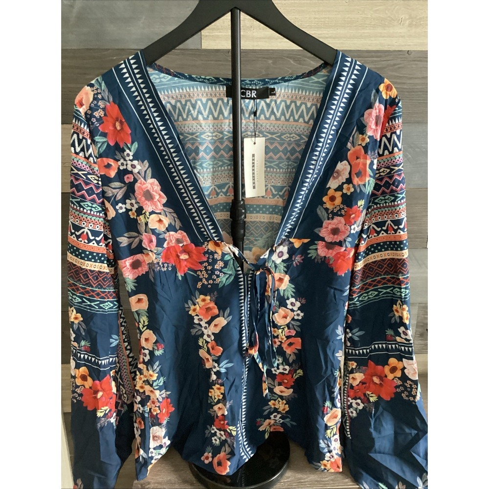 Chic Boutique Rose Floral Sexy V Neck Blouse Size Large With Flare Sleeves